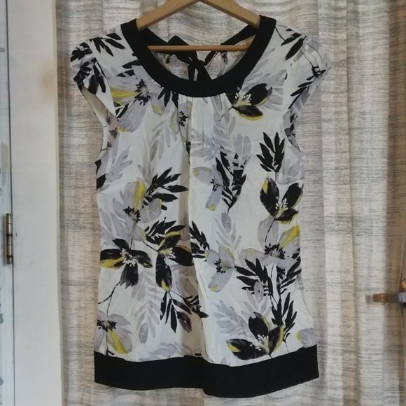 Dorothy Perkins Billie and Blossom Floral Nape Bow Blouse - Picture 2 of 9